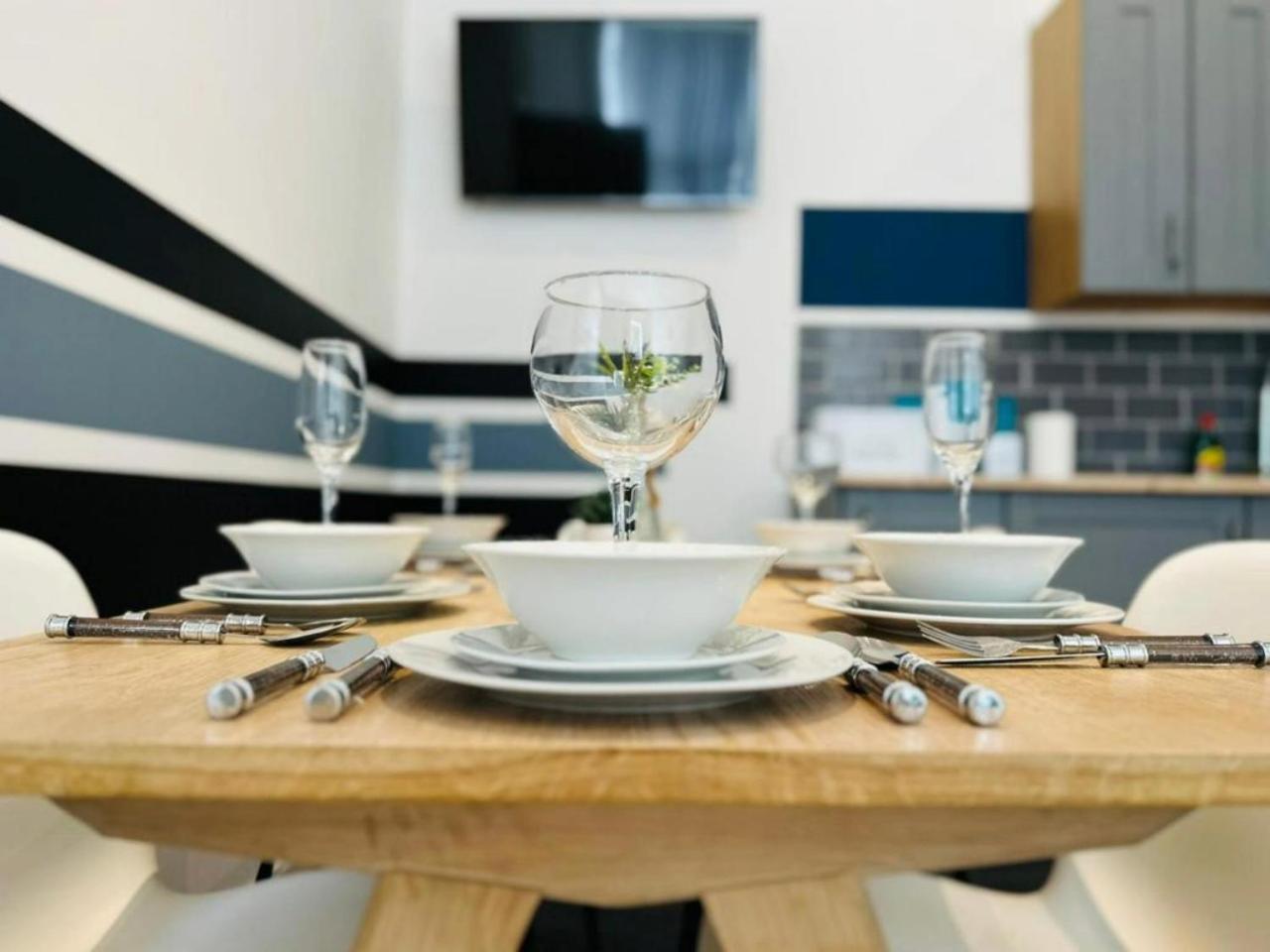 Bond Street Apartment, Sleeps 7 Appartamento *