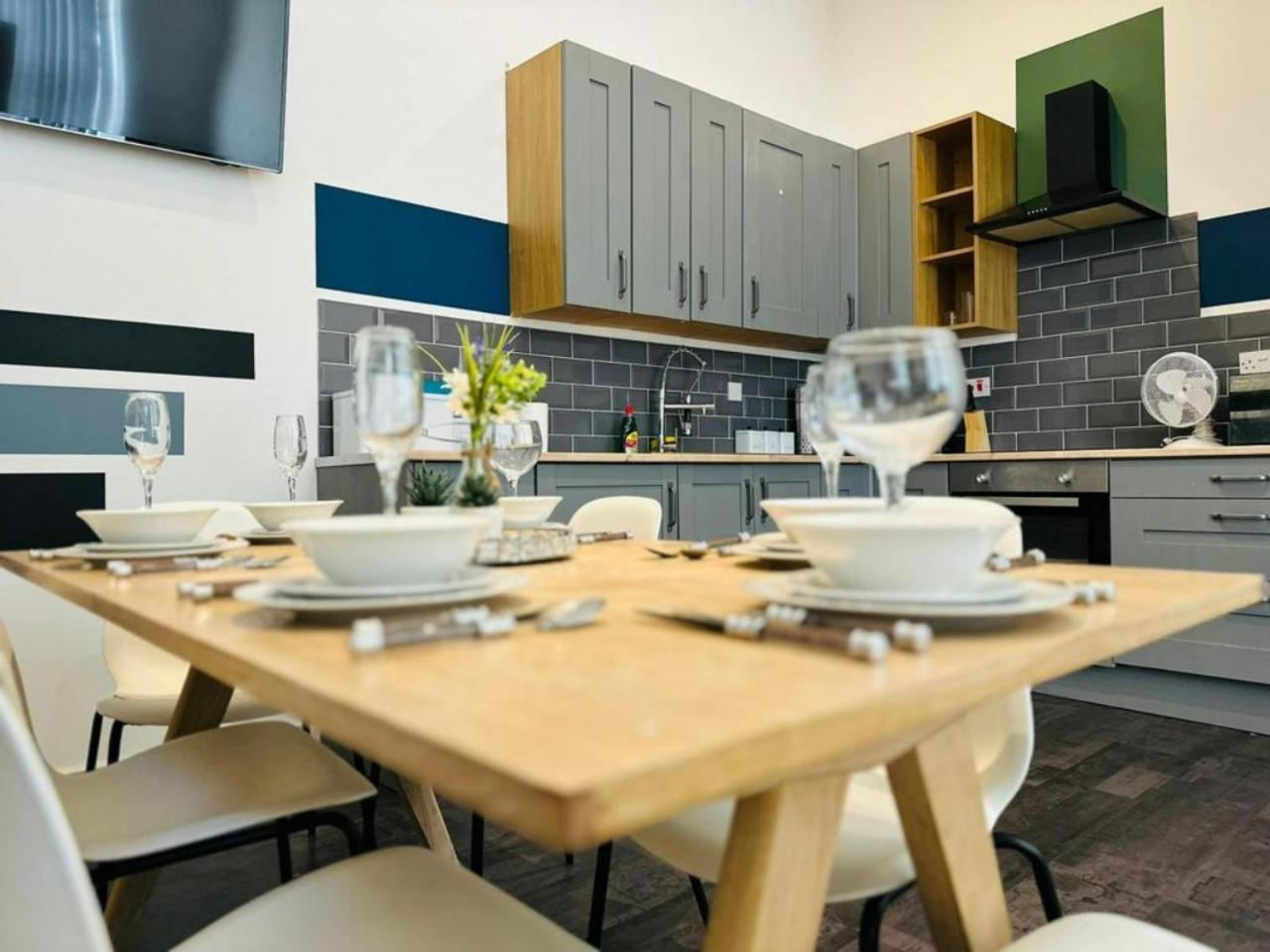 Bond Street Apartment, Sleeps 7 Appartamento